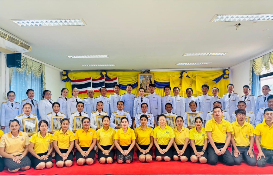 พิธีรับพระราชทานพระบรมฉายาลักษณ์ พระบาทสมเด็จพระเจ้าอยู่หัว ที่ฉายกับสมเด็จพระนางเจ้าฯ พระบรมราชินี